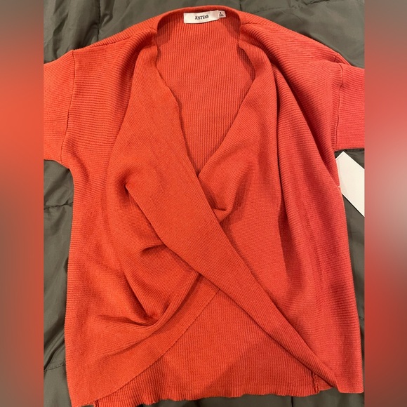 NWT JustFab Sienna Red Twist Front Deep V Sweater - Picture 8 of 12